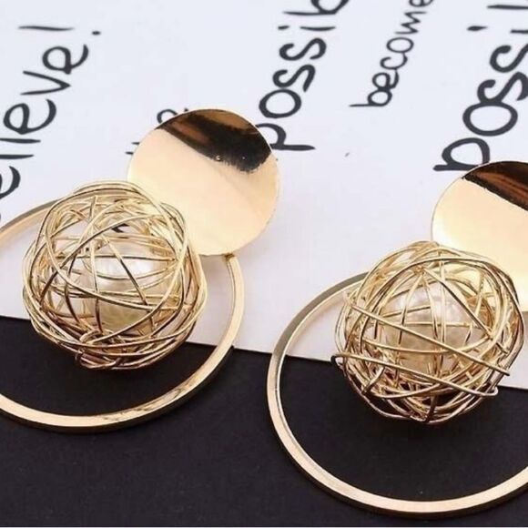 JUST IN❤️Gold Geometric Earrings with Pearls Double-Circle Design - Picture 2 of 3